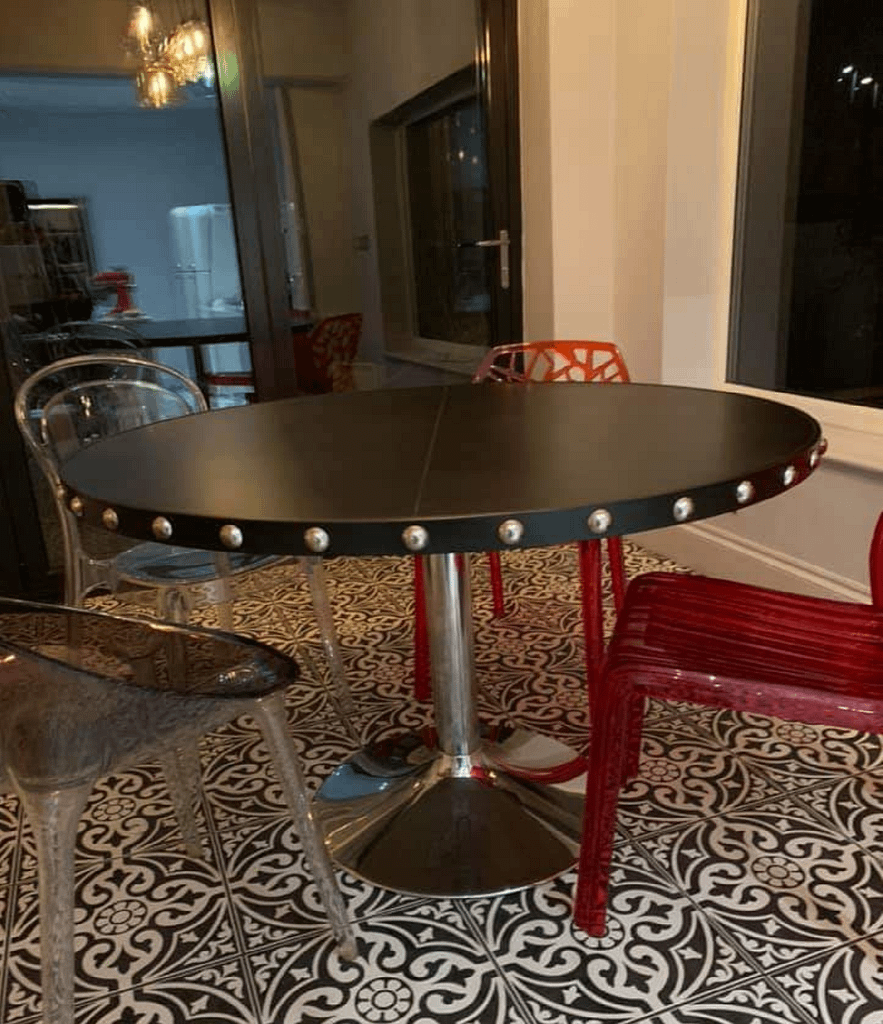 dark-zinc-round-top - Designs 05 dark aged zinc table